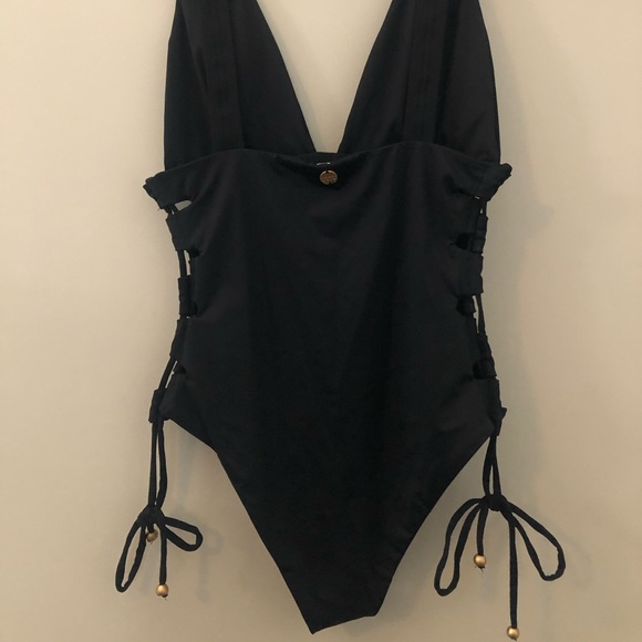 Kaari Swim black one piece swimsuit. Size large - Picture 4 of 6